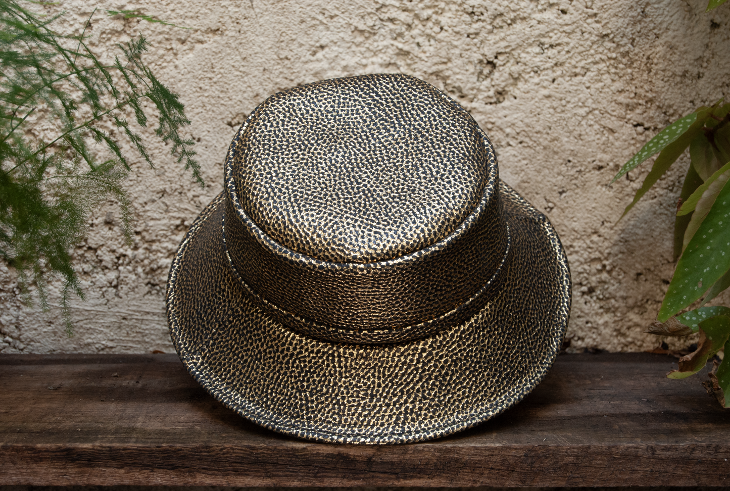 Bob en cuir - Doré tacheté et visière dorée à rayure taille S