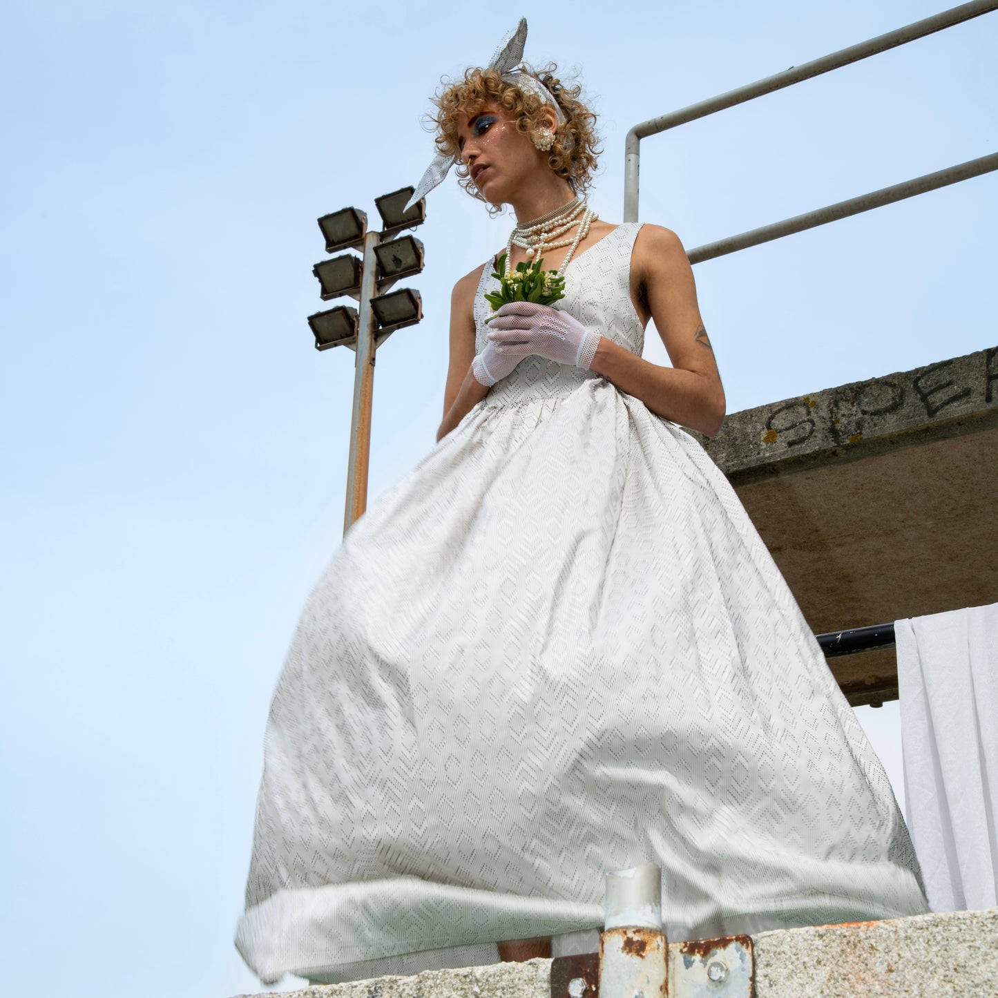 Robe de Cérémonie - Blanc brodé en soie taille 38